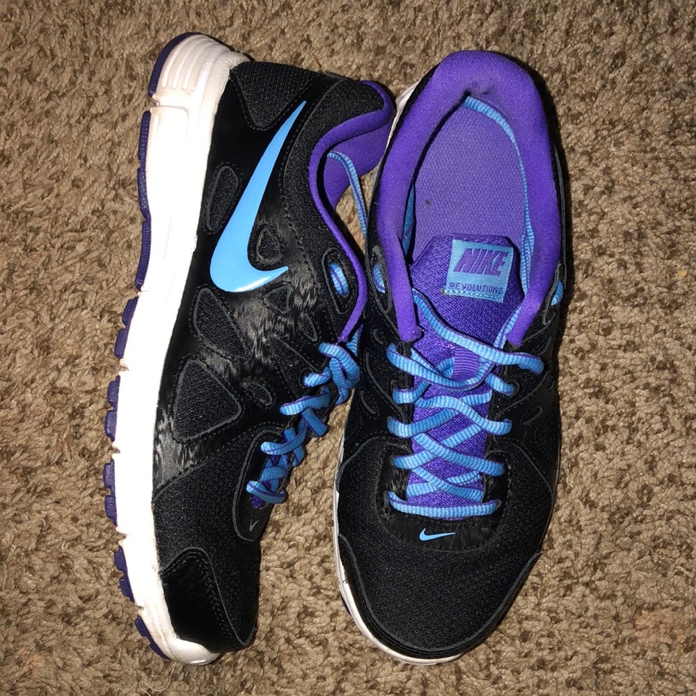 Nike’s - Picture 2 of 2